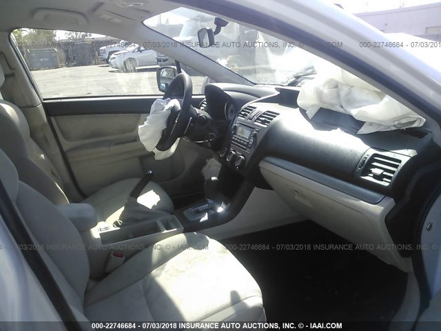 JF1GPAC68DH815723 - 2013 SUBARU IMPREZA PREMIUM WHITE photo 5