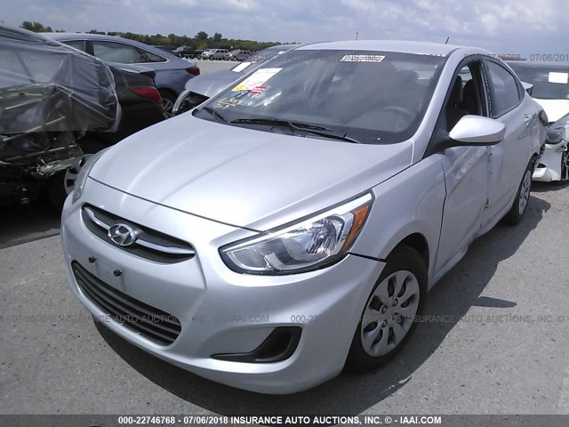 KMHCT4AE2HU211190 - 2017 HYUNDAI ACCENT SE SILVER photo 2