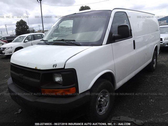 1GCGG25C291169646 - 2009 CHEVROLET EXPRESS G2500  WHITE photo 2