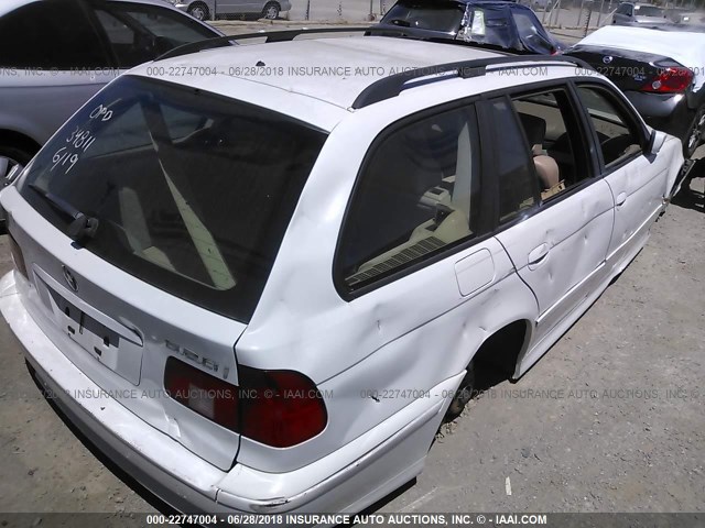 WBADP6332XBV60703 - 1999 BMW 528 IT AUTOMATIC WHITE photo 4