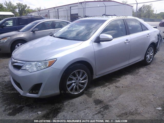 4T4BF1FK5CR190320 - 2012 TOYOTA CAMRY SE/LE/XLE SILVER photo 2