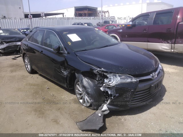 4T1BF1FK0HU642725 - 2017 TOYOTA CAMRY LE/XLE/SE/XSE BLACK photo 1