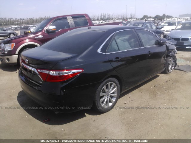 4T1BF1FK0HU642725 - 2017 TOYOTA CAMRY LE/XLE/SE/XSE BLACK photo 4