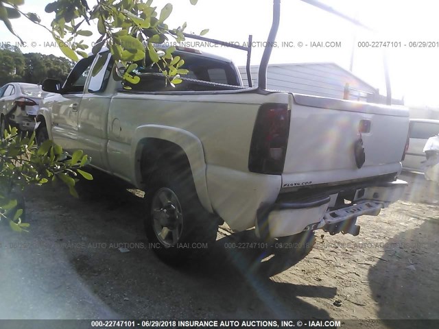 1GCHC29U06E252595 - 2006 CHEVROLET SILVERADO C2500 HEAVY DUTY WHITE photo 3