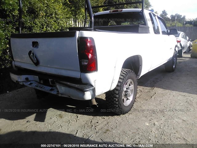 1GCHC29U06E252595 - 2006 CHEVROLET SILVERADO C2500 HEAVY DUTY WHITE photo 4