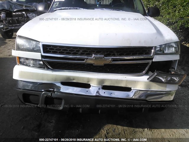 1GCHC29U06E252595 - 2006 CHEVROLET SILVERADO C2500 HEAVY DUTY WHITE photo 6