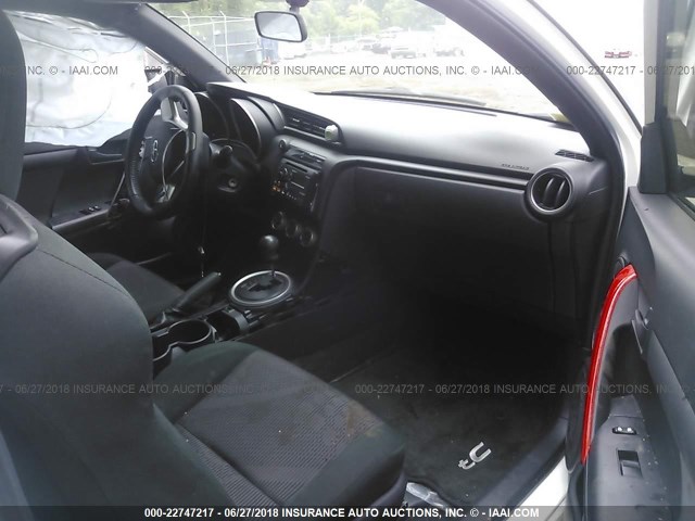 JTKJF5C72D3045172 - 2013 TOYOTA SCION TC 白色 照片 5