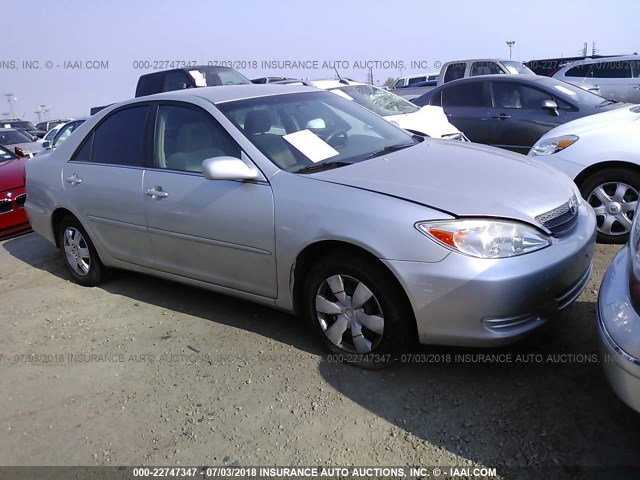 JTDBE32K120041752 - 2002 TOYOTA CAMRY LE/XLE/SE 银色 照片 1