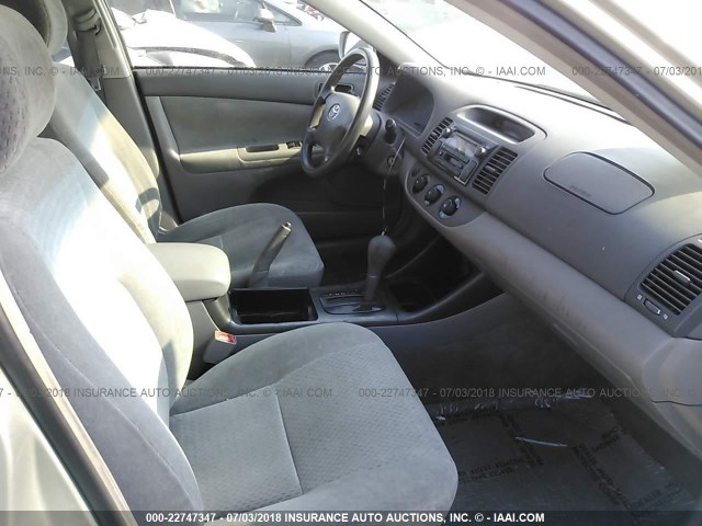 JTDBE32K120041752 - 2002 TOYOTA CAMRY LE/XLE/SE 银色 照片 5