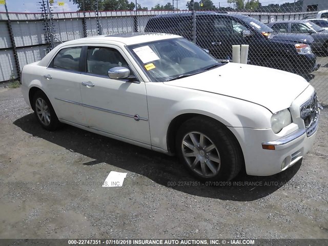 2C3LA63HX7H832986 - 2007 CHRYSLER 300C CREAM photo 1