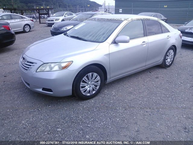 4T4BE46KX8R044605 - 2008 TOYOTA CAMRY CE/LE/XLE/SE SILVER photo 2