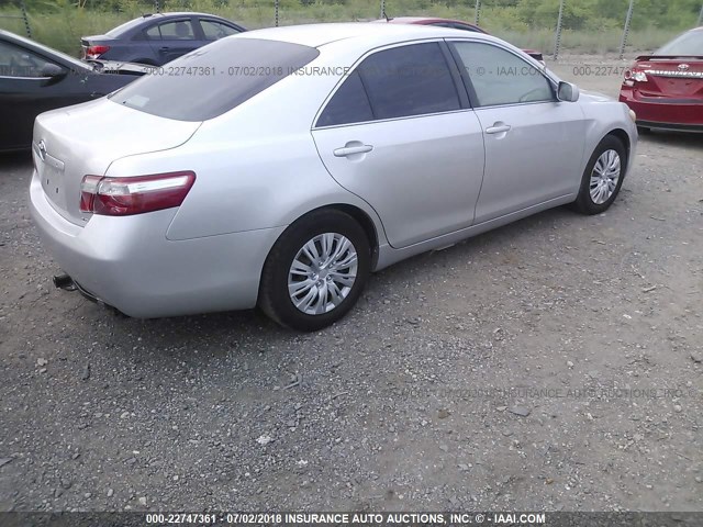 4T4BE46KX8R044605 - 2008 TOYOTA CAMRY CE/LE/XLE/SE SILVER photo 4