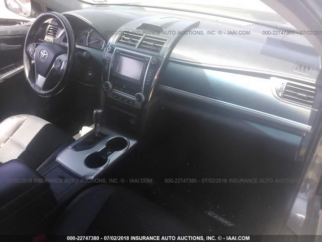 4T1BF1FK8DU291511 - 2013 TOYOTA CAMRY L/SE/LE/XLE Boz foto 5