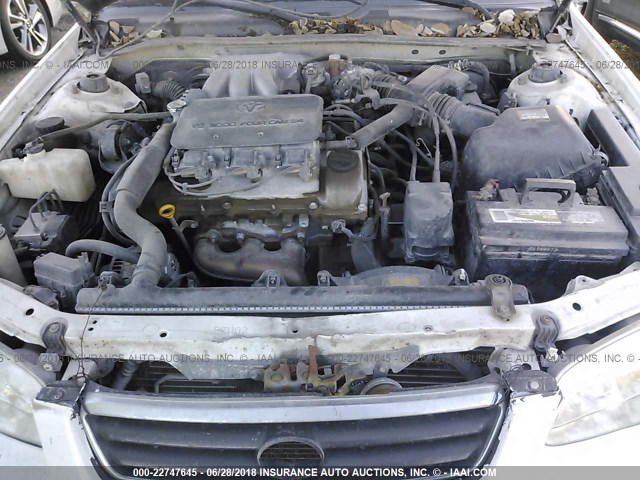 JT2BF22KX10299847 - 2001 TOYOTA CAMRY CE/LE/XLE WHITE photo 10