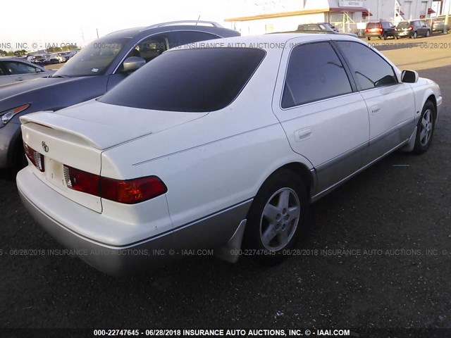 JT2BF22KX10299847 - 2001 TOYOTA CAMRY CE/LE/XLE WHITE photo 4
