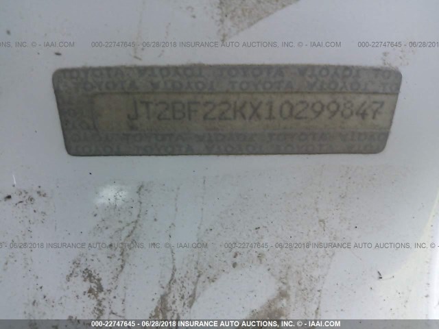 JT2BF22KX10299847 - 2001 TOYOTA CAMRY CE/LE/XLE WHITE photo 9