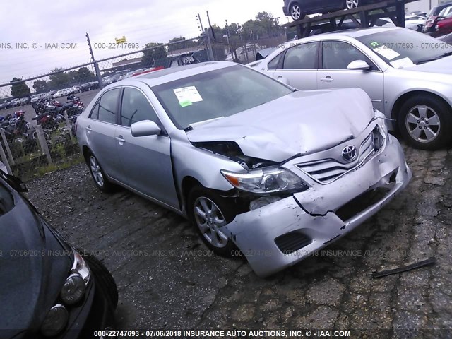 4T1BF3EK2BU623677 - 2011 TOYOTA CAMRY SE/LE/XLE 银色 照片 1
