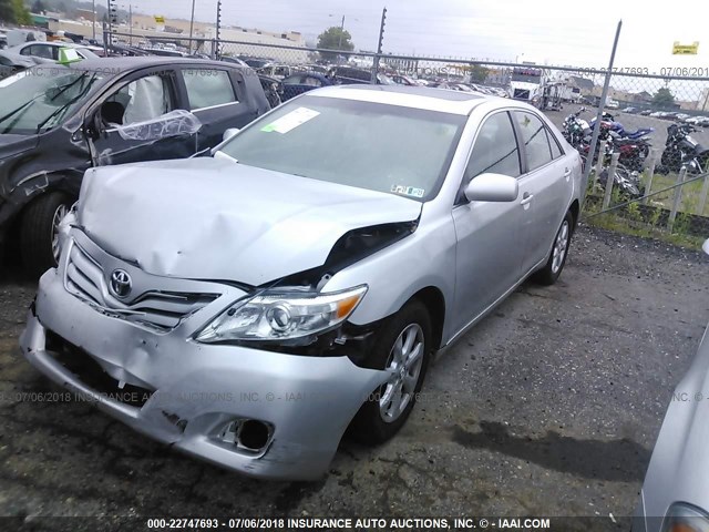 4T1BF3EK2BU623677 - 2011 TOYOTA CAMRY SE/LE/XLE 银色 照片 2