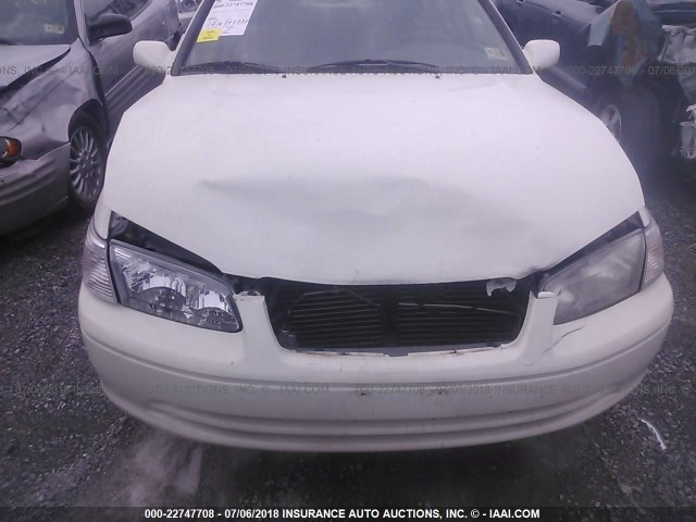 4T1BF28K91U131426 - 2001 TOYOTA CAMRY LE/XLE WHITE photo 6