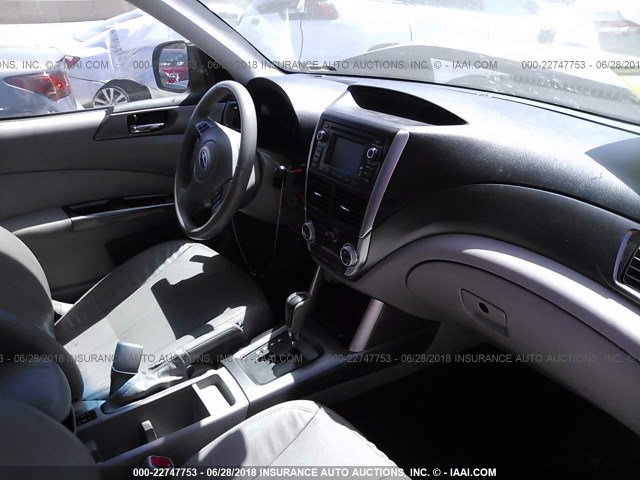 JF2SHGGC6BH708558 - 2011 SUBARU FORESTER TOURING 黑色 照片 5