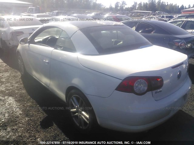 WVWFA71F98V052986 - 2008 VOLKSWAGEN EOS LUX Biały zdjęcie 3