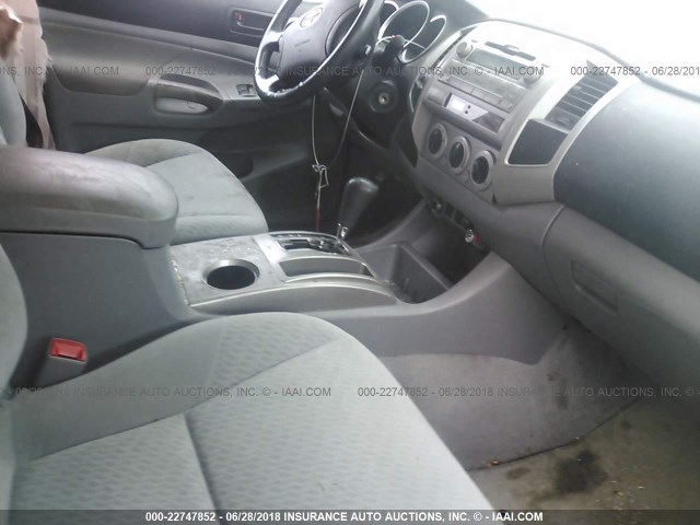 3TMLU4EN8AM042640 - 2010 TOYOTA TACOMA DOUBLE CAB წითელი ფოტო 5