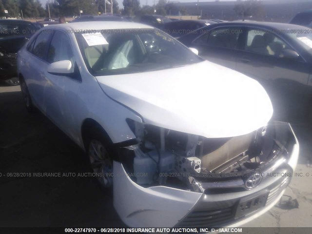 4T1BF1FK9FU990066 - 2015 TOYOTA CAMRY LE/XLE/SE/XSE WHITE photo 1
