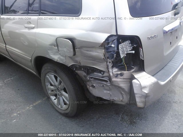 JTEDW21A660006702 - 2006 TOYOTA HIGHLANDER HYBRID GRAY photo 6