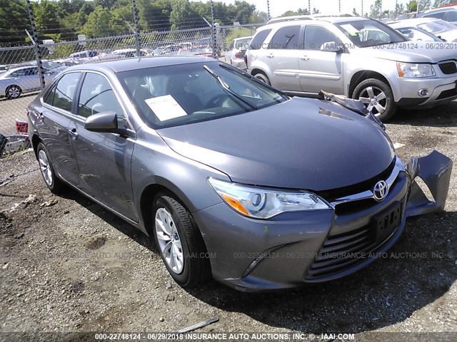 4T1BF1FK2HU760520 - 2017 TOYOTA CAMRY LE/XLE/SE/XSE GRAY photo 1
