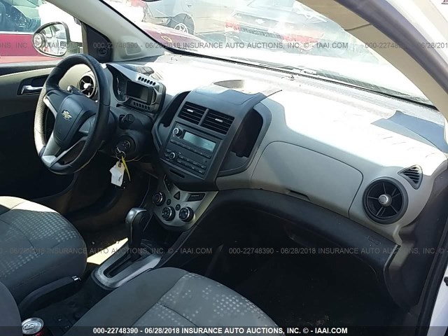 1G1JA6SH9C4138326 - 2012 CHEVROLET SONIC LS 白色 照片 5