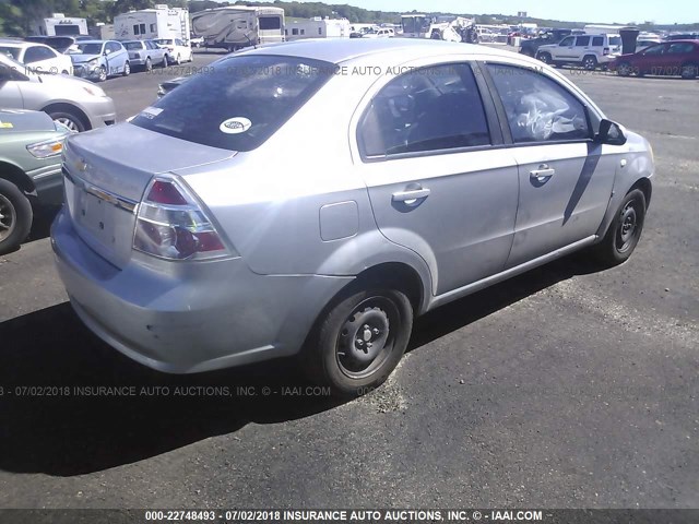 KL1TD56668B276930 - 2008 CHEVROLET AVEO LS SILVER photo 4