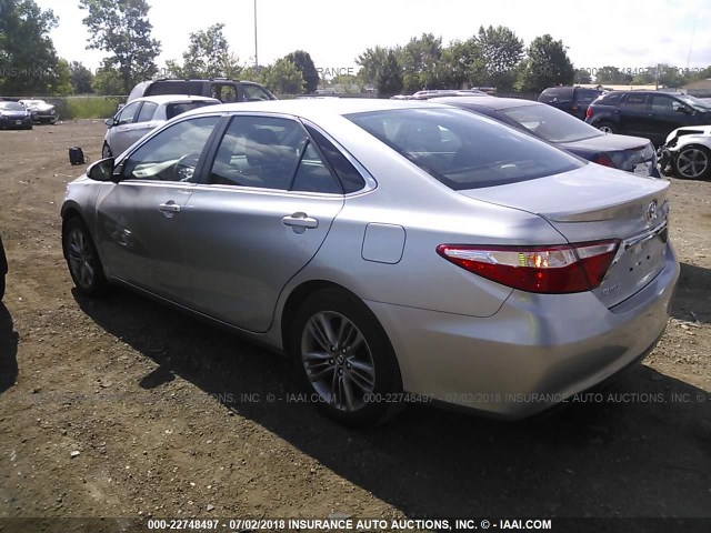 4T1BF1FK6GU215645 - 2016 TOYOTA CAMRY LE/XLE/SE/XSE SILVER photo 3