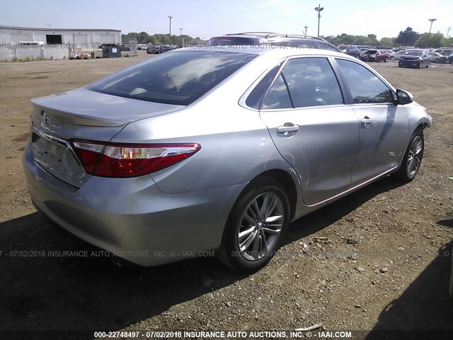 4T1BF1FK6GU215645 - 2016 TOYOTA CAMRY LE/XLE/SE/XSE SILVER photo 4