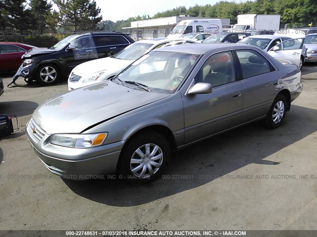 4T1BG22K6WU306146 - 1998 TOYOTA CAMRY CE/LE/XLE თაფლისფერი ფოტო 2