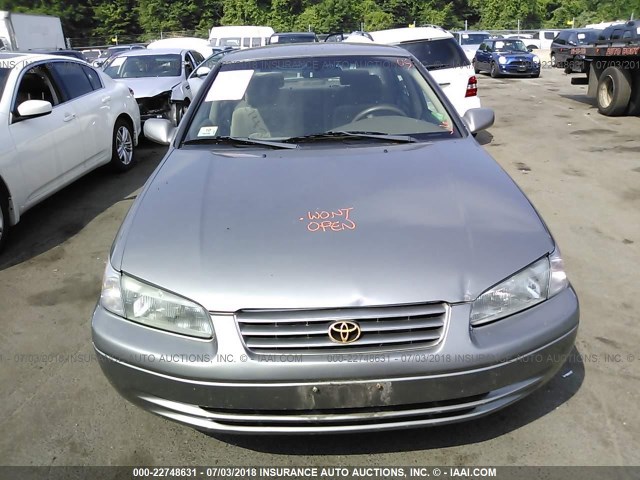 4T1BG22K6WU306146 - 1998 TOYOTA CAMRY CE/LE/XLE თაფლისფერი ფოტო 6