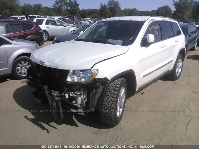 1J4RR4GG9BC681164 - 2011 JEEP GRAND CHEROKEE LAREDO WHITE photo 2