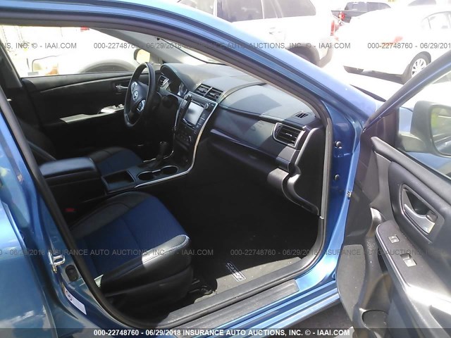4T1BF1FK9GU551094 - 2016 TOYOTA CAMRY LE/XLE/SE/XSE 蓝色 照片 5