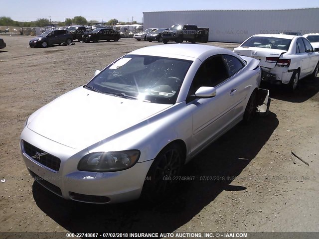 YV1MC68267J013853 - 2007 VOLVO C70 T5 SILVER photo 2