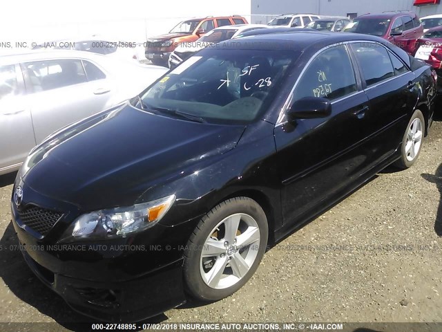 4T1BF3EK4BU184448 - 2011 TOYOTA CAMRY SE/LE/XLE შავი ფოტო 2