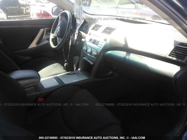 4T1BF3EK4BU184448 - 2011 TOYOTA CAMRY SE/LE/XLE შავი ფოტო 5