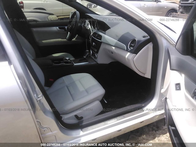 WDDGF4HB4CA713269 - 2012 MERCEDES-BENZ C 250 SILVER photo 5