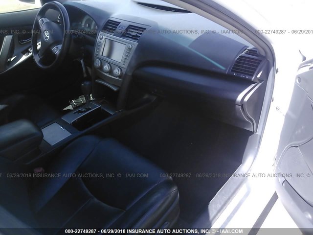 4T1BK3EK2AU601379 - 2010 TOYOTA CAMRY SE/LE/XLE 白色 照片 5