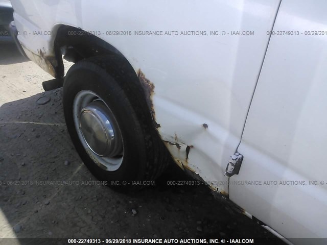 1FTNE24LX2HB28998 - 2002 FORD ECONOLINE E250 VAN WHITE photo 6