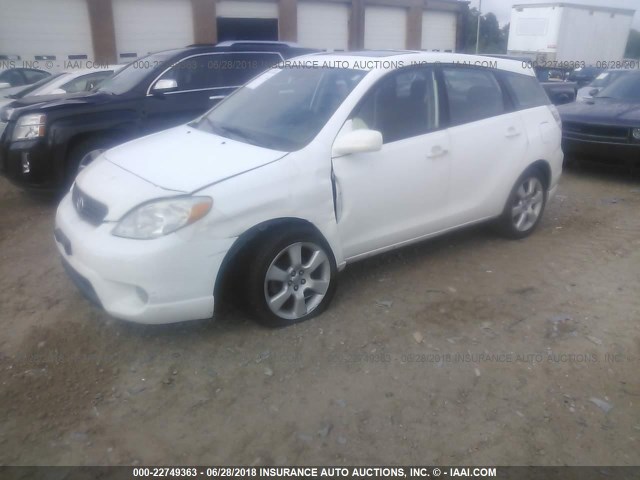 2T1KR32E25C502594 - 2005 TOYOTA COROLLA MATRIX XR WHITE photo 2