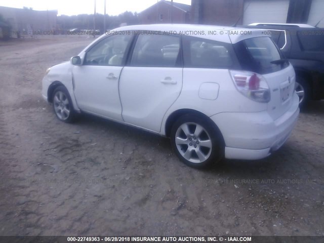 2T1KR32E25C502594 - 2005 TOYOTA COROLLA MATRIX XR WHITE photo 3