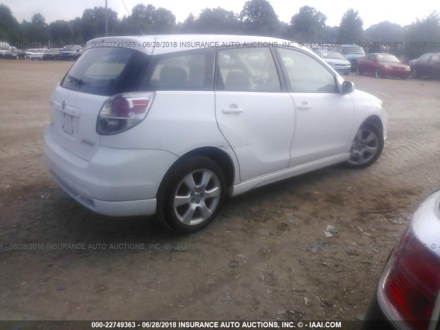 2T1KR32E25C502594 - 2005 TOYOTA COROLLA MATRIX XR WHITE photo 4