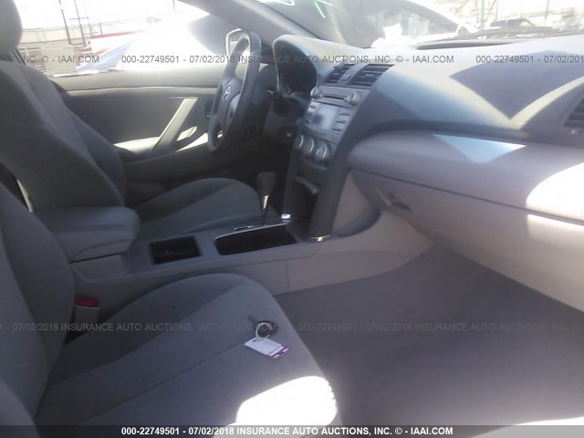 4T1BK46K68U571981 - 2008 TOYOTA CAMRY LE/XLE/SE SILVER photo 5