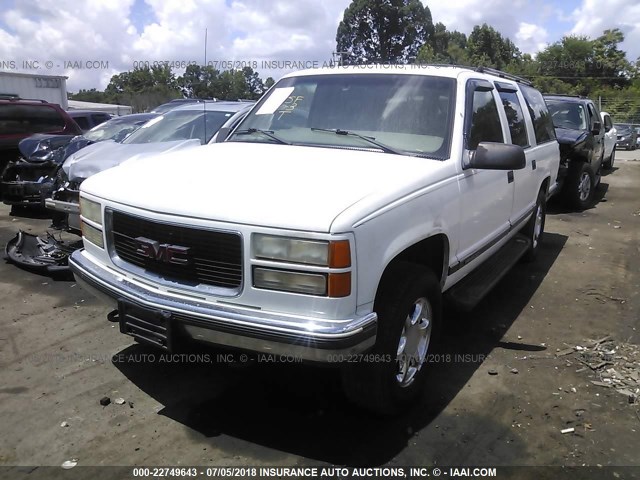 1GDFK16R9XJ778443 - 1999 GMC SUBURBAN K1500 WHITE photo 2