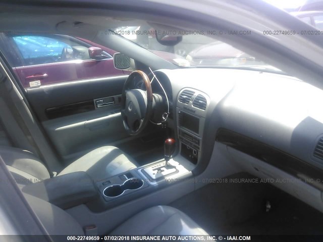 1LNHM87AX4Y610088 - 2004 LINCOLN LS 白色 照片 5