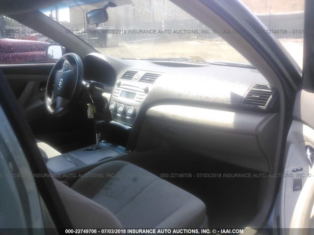 4T1BF3EK4AU551279 - 2010 TOYOTA CAMRY SE/LE/XLE TURQUOISE photo 5